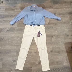 Perfect work outfit or hanging out (DM TO BUY SEPARATELY)